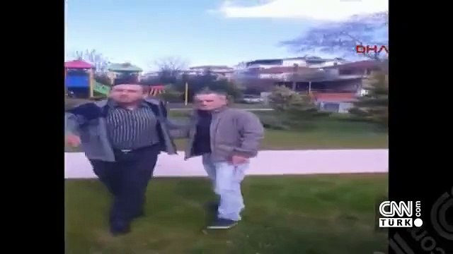 MHP ilçe başkanı bonzai sattığı iddia edilen kişiyi tekme tokat dövdü!