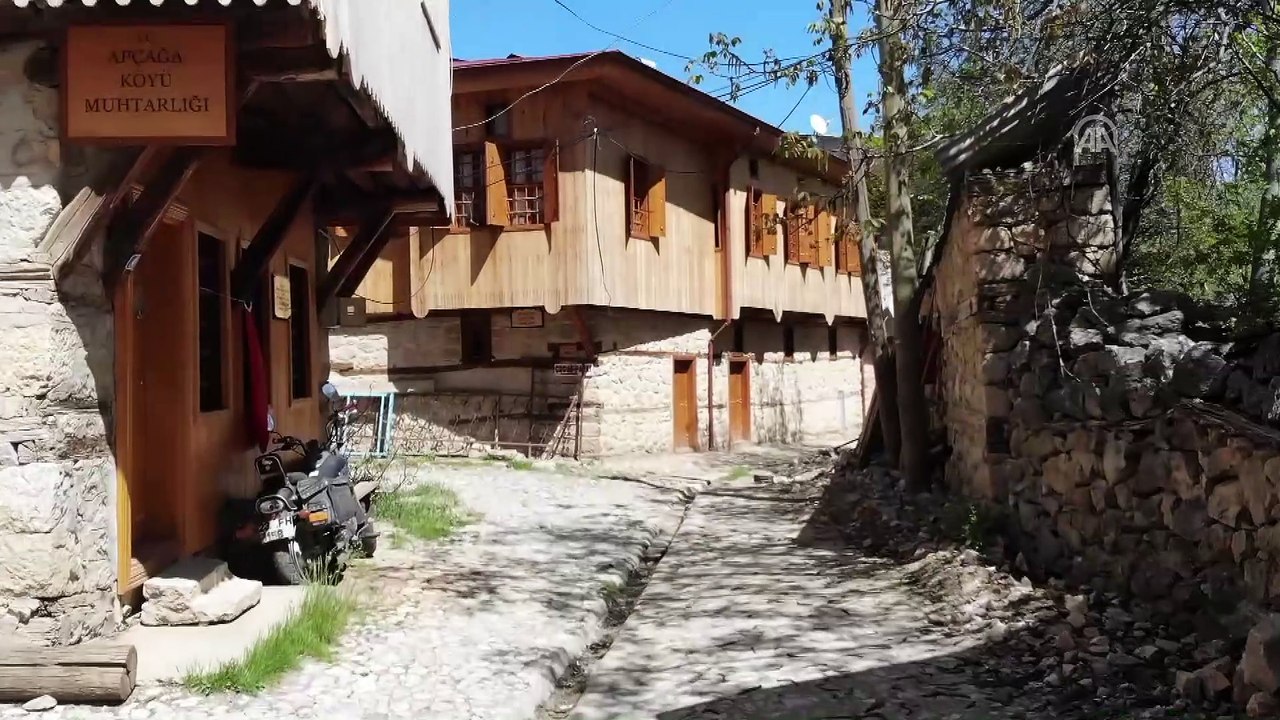 Bu köy 'Orada bir köy var uzakta' diyenleri ağırlıyor - ERZİNCAN