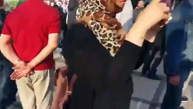 Evlilik teklifi yapan adamı kadın reddetti, temizlik işçisi azarladı