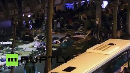 Paris&#39;te mültecilerle sağcı grup arasında çatışma