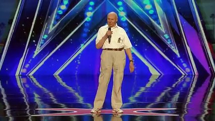 Rock performansıyla kendine hayran bıraktıran 82 yaşındaki John dede