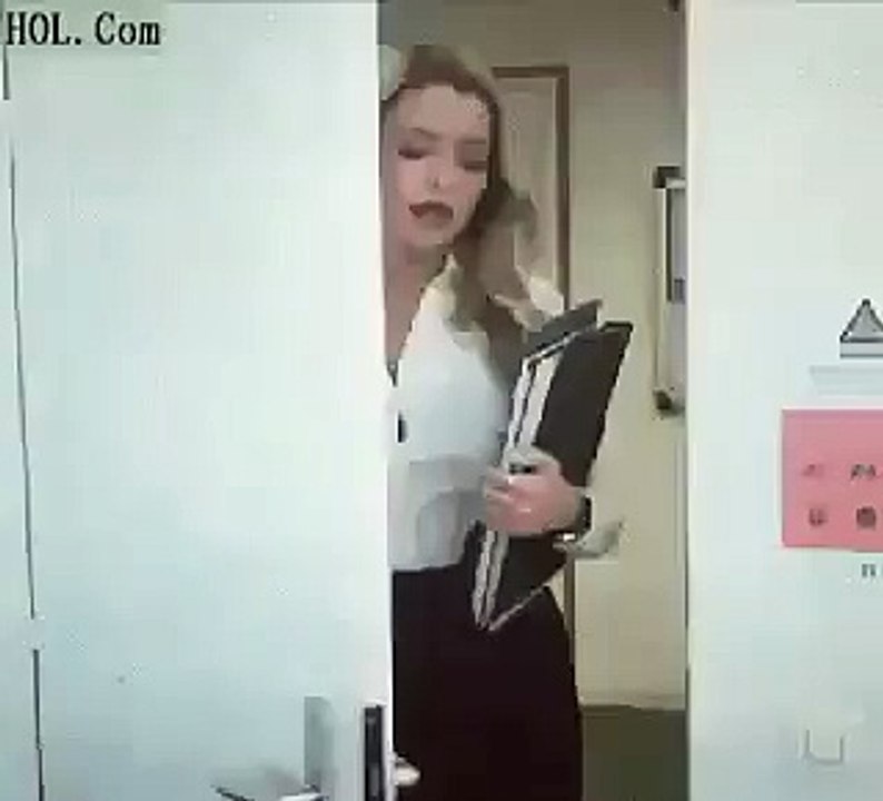 How guys react when they have a pretty female teacher