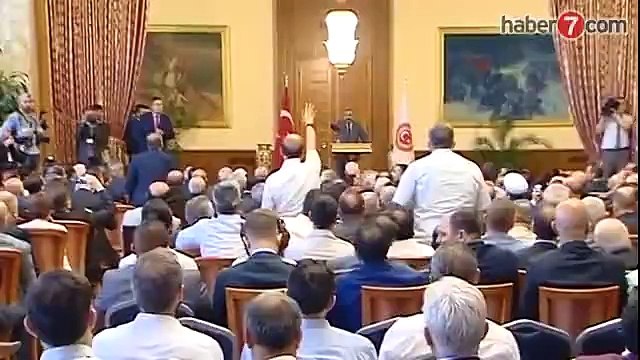 Sırrı Süreyya Önder, Öcalan'ın darbeyle ilgili sözünü hatırlattı; polisler eşliğinde salondan çıkarıldı