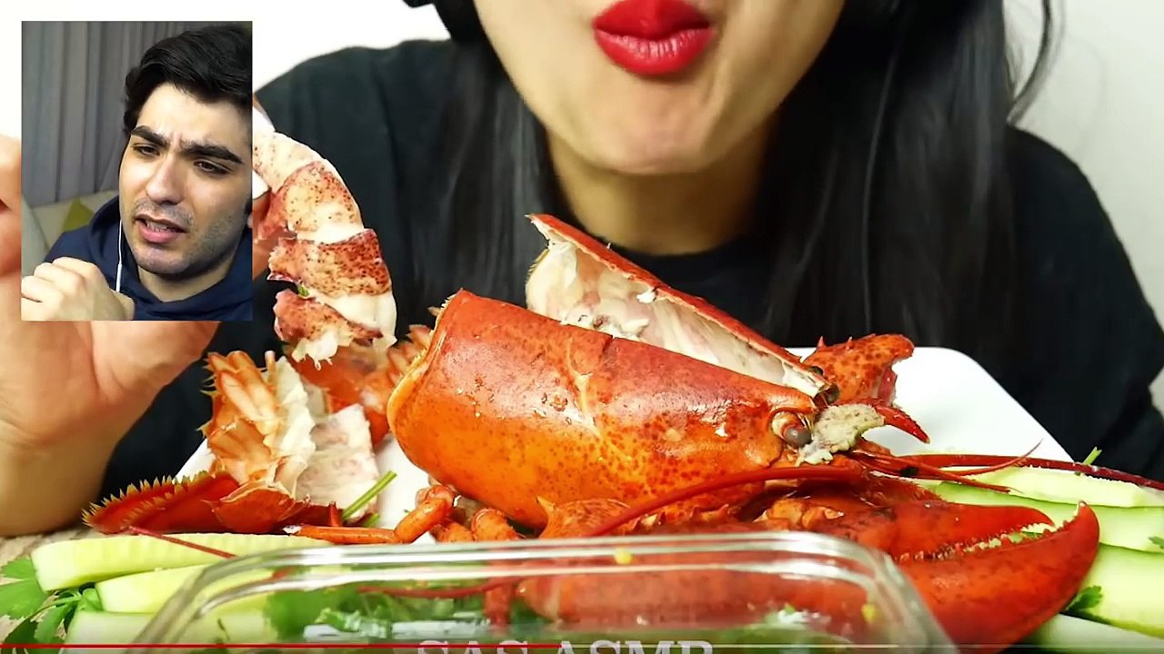 CANLI CANLI AHTAPOT YİYEN KADIN - ASMR