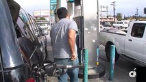 La baja de precio del combustible despierta sospechas