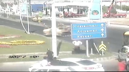 Darbeci askerlerin ZPT'lerle kaçtığı an MOBESE'ye yakalandı