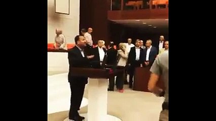 Meclis bombalandı, Adalet Bakanı “Terk etmiyoruz” dedi