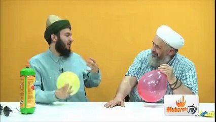 ​Helyum gazı çekip ilahi okudular!​