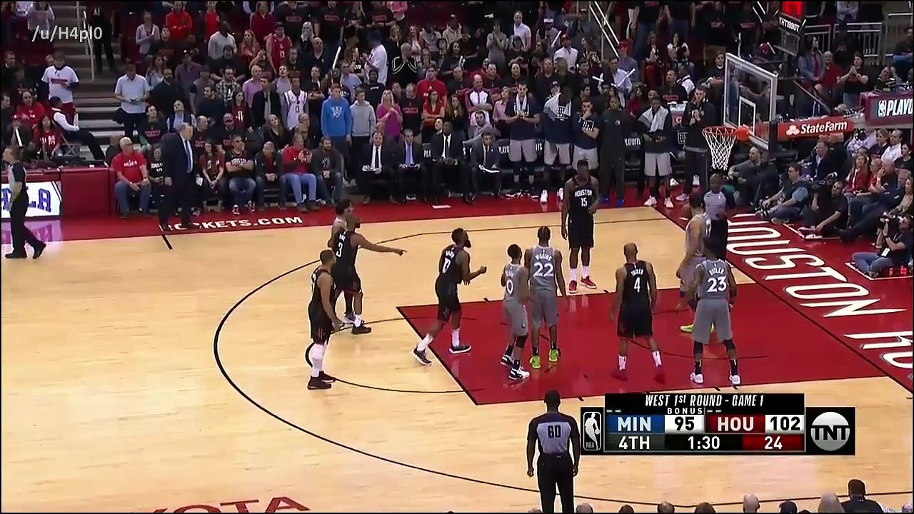 Karl-Anthony Towns oublie que la balle est en jeu... puis lance la contre-attaque