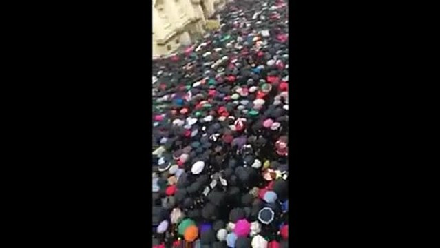 Polonya'da binlerce kadın kürtaj hakkı için sokakta!