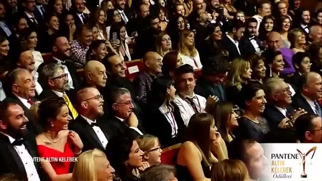 Altın Kelebek'te 'En İyi Erkek Oyuncu' ödülünü veren Meryem Uzerli: Ben doğru adamı seçemiyorum