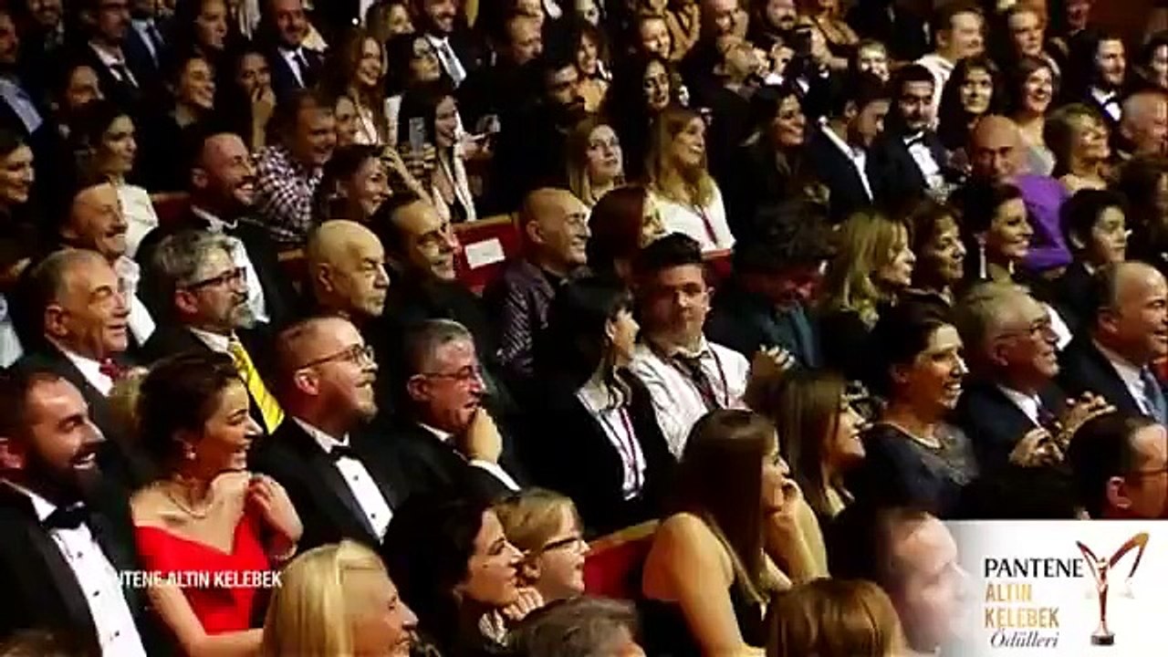 Altın Kelebek'te 'En İyi Erkek Oyuncu' ödülünü veren Meryem Uzerli: Ben doğru adamı seçemiyorum