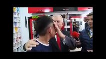 Başbakan Yıldırım, gazetecinin saçını kesti