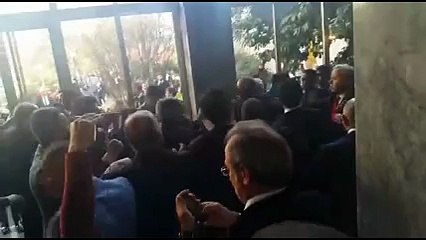CHP&#39;lilerle polis arasında Meclis&#39;te yumruklu kavga