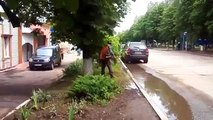 Sarhoş belediye işçisinin çim biçme makinesiyle imtihanı