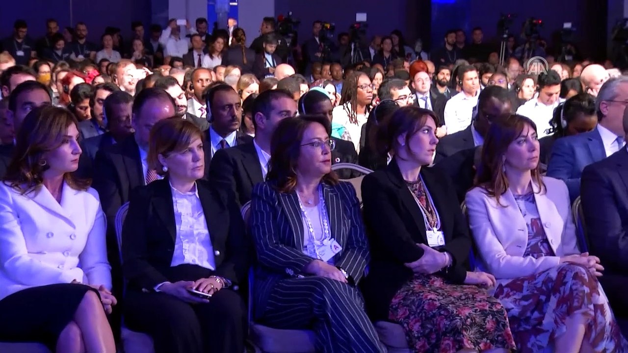 Cumhurbaşkanı Erdoğan:  'Yatırımı öncelikle insana yapmamız lazım, genç nüfusa Türkiye'nin ihtiyacı var' - İSTANBUL