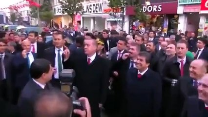 Erdoğan&#39;dan sigara içen adama: Terbiyesiz herif, cumhurbaşkanı söylüyor yine de söndürmüyor!