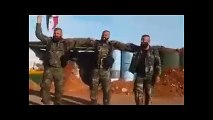 Suriye askerleri Halep zaferini halay çekerek kutladılar