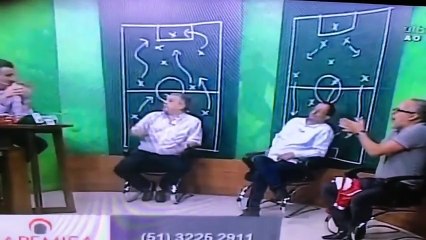 Eski başkan gazeteci yumrukladı!