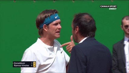 Ça chauffe entre l'arbitre et Donaldson