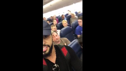 Delta Havayolları Arapça konuşan fenomeni uçaktan indirdi