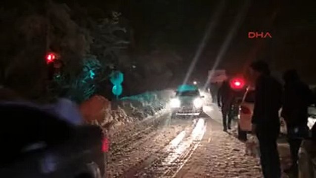 Karda mahsur kalanlara sıcak çorba ikramı