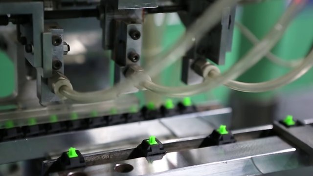 Así fabrica Razer sus propios Switches de teclado