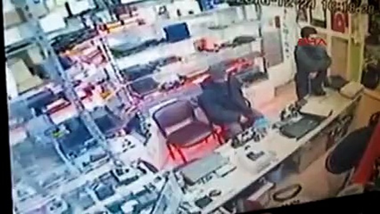 "Karnım aç" diye geldi, bağış kutusunu çaldı