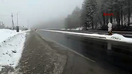 Bolu Dağı&#39;nda kar ve sis ulaşımı yavaşlattı
