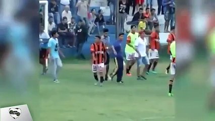 Uruguay&#39;da futbol maçında bitmeyen kavga!