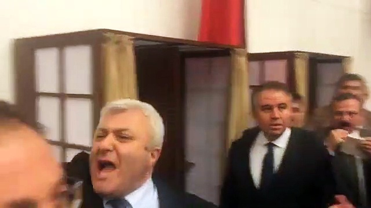 CHP'li Yarkadaş: Tuncay Özkan, aynı kabinde 3 AKP'liyi görünce isyan etti