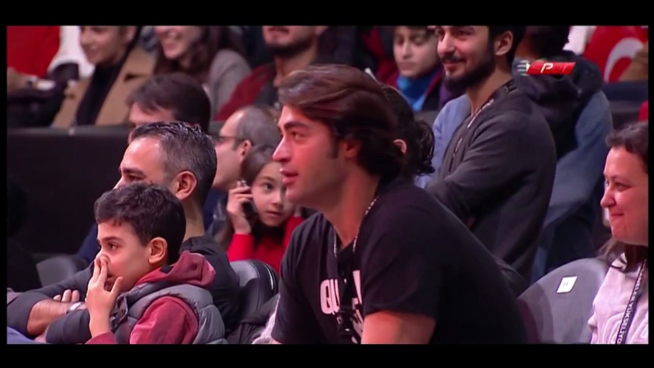 Basketbol All-Star'da kadın taraftardan inanılmaz smaç