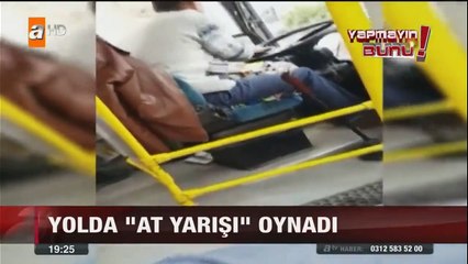Halk otobüsü şoförü, direksiyon başında at yarışı oynarken görüntülendi!