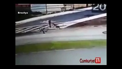 Eski koca dehşet saçtı; arabayla ezdi yetmedi, tekme attı!