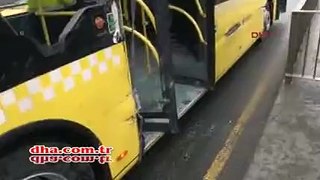 Metrobüs ile yol yardım aracı çarpıştı; 3 yaralı