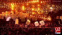 Ödül töreninde Katy Perry'den Trump ve May'e 'kukla'lı gönderme