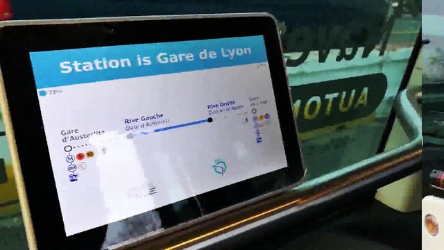 Paris'te şoförsüz otobüs denemeleri başladı
