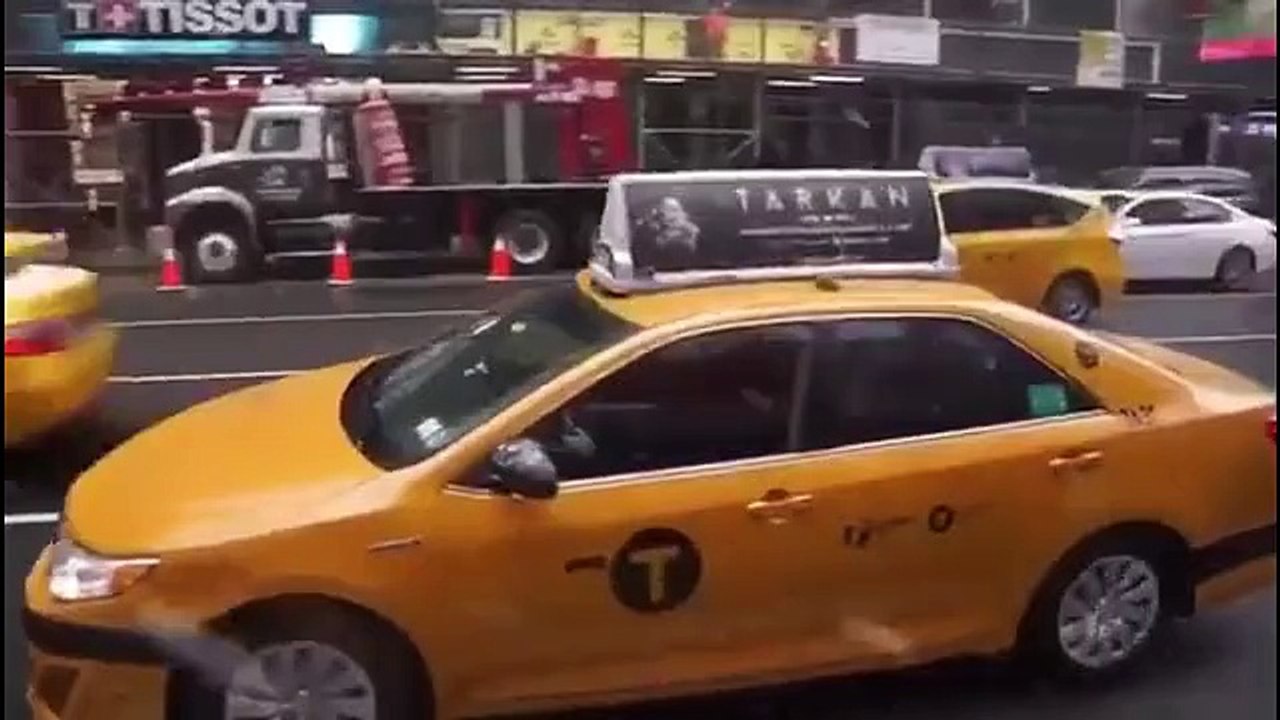 Tarkan afişleri New York caddelerinde