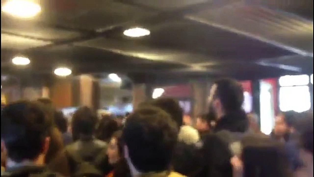 Kocaeli Üniversitesi'nde karşıt görüşlü öğrenciler arasında yaşanan kavga kamerada!