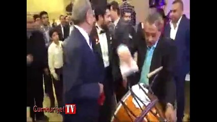 AKP&#39;li yöneticinin düğününde dolarlar havada uçuştu