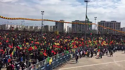 "Mutlaka Kazanacağız" sloganıyla düzenlenen Diyarbakır Newrozu'ndan ilk görüntüler