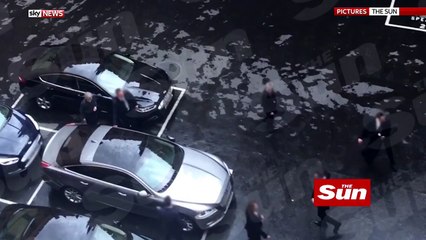 Londra saldırısında Theresa May&#39;in kaçış anı kamerada!