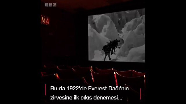 Everest Dağı'nın havadan çekilmiş ilk görüntüleri