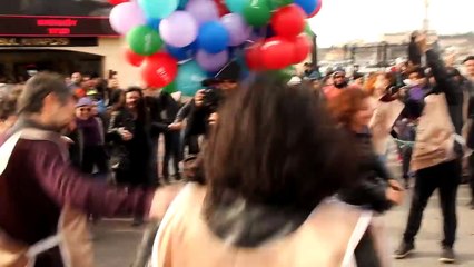 &#39;Hayır Kadıköy&#39;den şarkılı danslı &#39;Hayır&#39; çağrısı