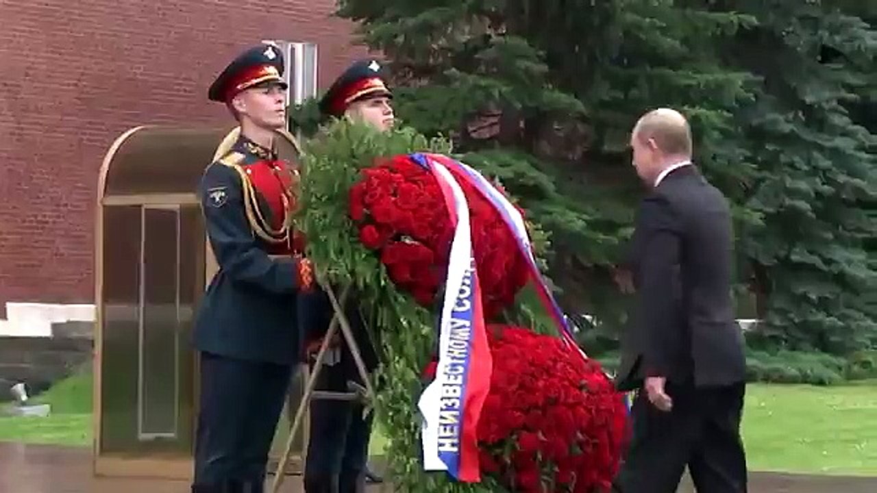 Putin sırılsıklam...
