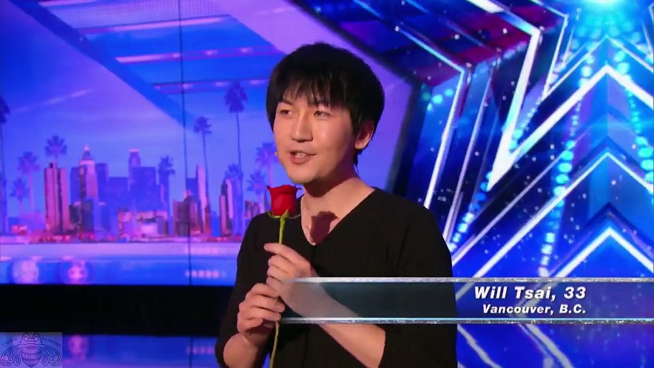 4 gül yaprağı ve jetonla illüzyon yaptı, sosyal medyanın yeni fenomeni oldu