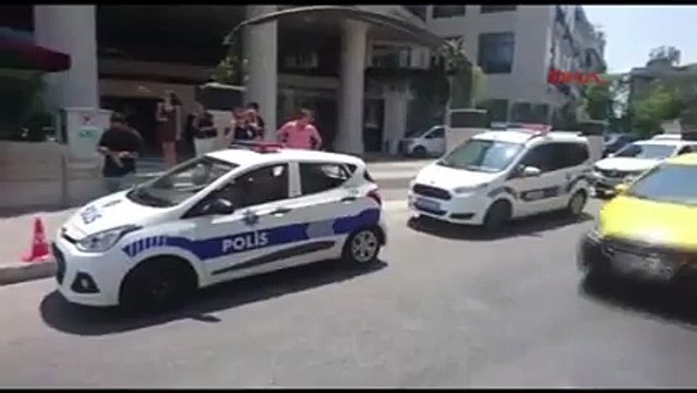 Alman Konsolosluğu önünde şüpheli paket alarmı