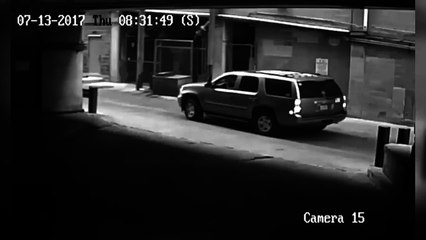 Arabayla otoparkın 7&#39;nci katından düştü