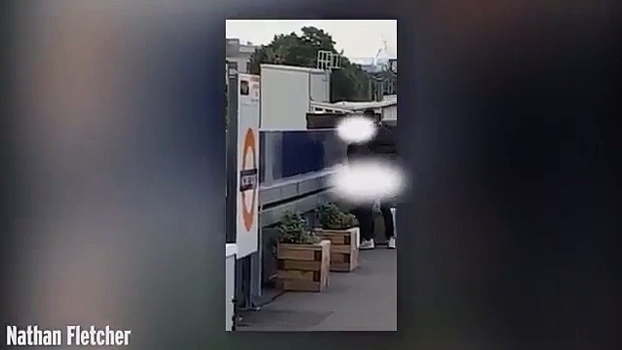 Gündüz vakti tren istasyonunda sevişen çift, sosyal medyada gündem oldu
