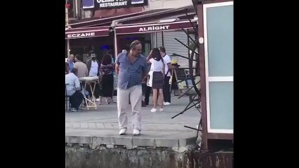 &#39;Sanatını&#39; icra etti, poz verdi!